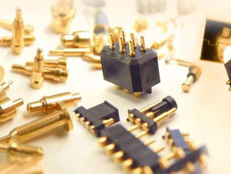 Kādi faktori ietekmē Pogo tapas savienotāja izturību?