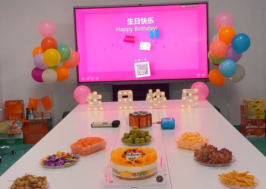 Humānistiska aprūpe, lai atzīmētu Pogo Pin darbinieku dzimšanas dienu