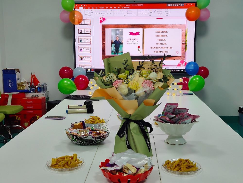 Uzņēmuma labklājība: darbinieku dzimšanas dienas ballīte